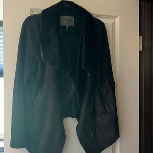 A lovely sweater nice for all ocasiones